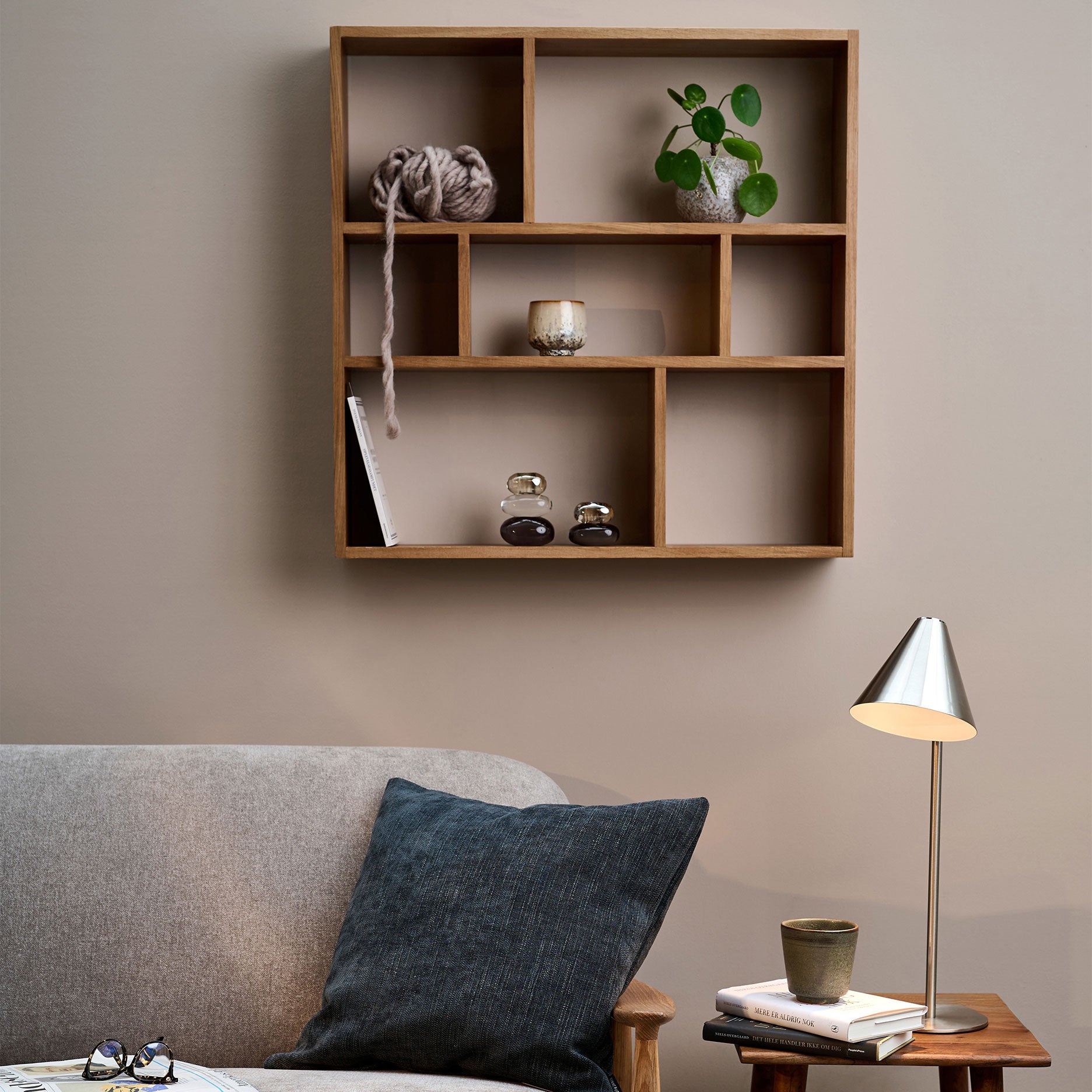 Keeper II væghylde, FSC certificeret egetræ 7D 70x70 cm